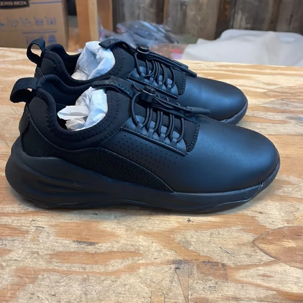 NWT Clove woman’s black tennis shoes